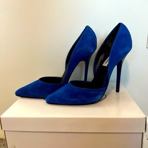 BRAND NEW STEVE MADDEN BLUE SUEDE PUMPS